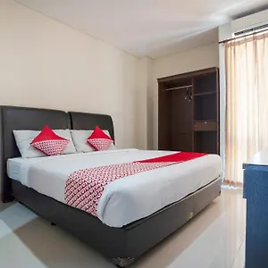 Oyo 482 Anika Hotel Tuban